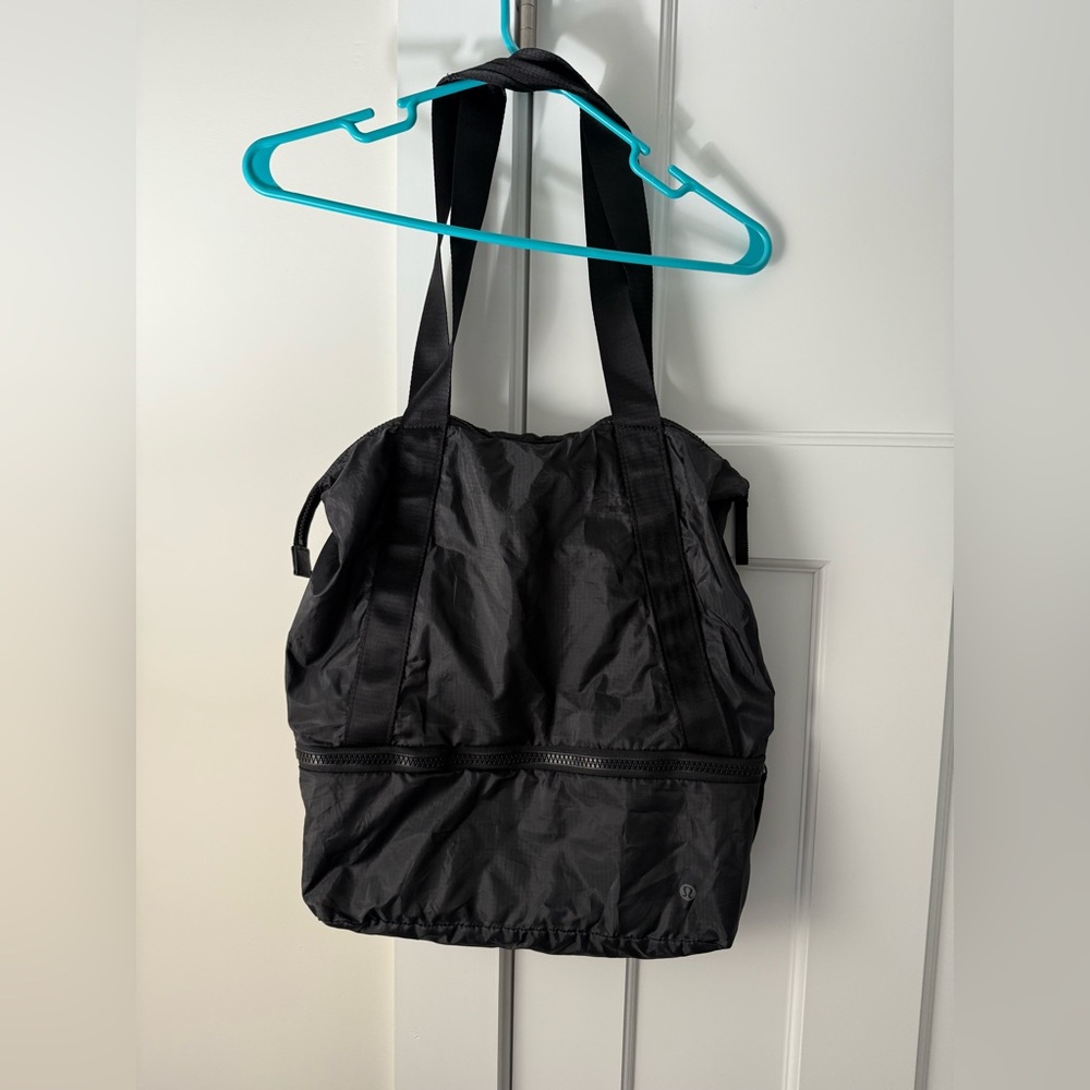 Lululemon lightweight nylon bag
